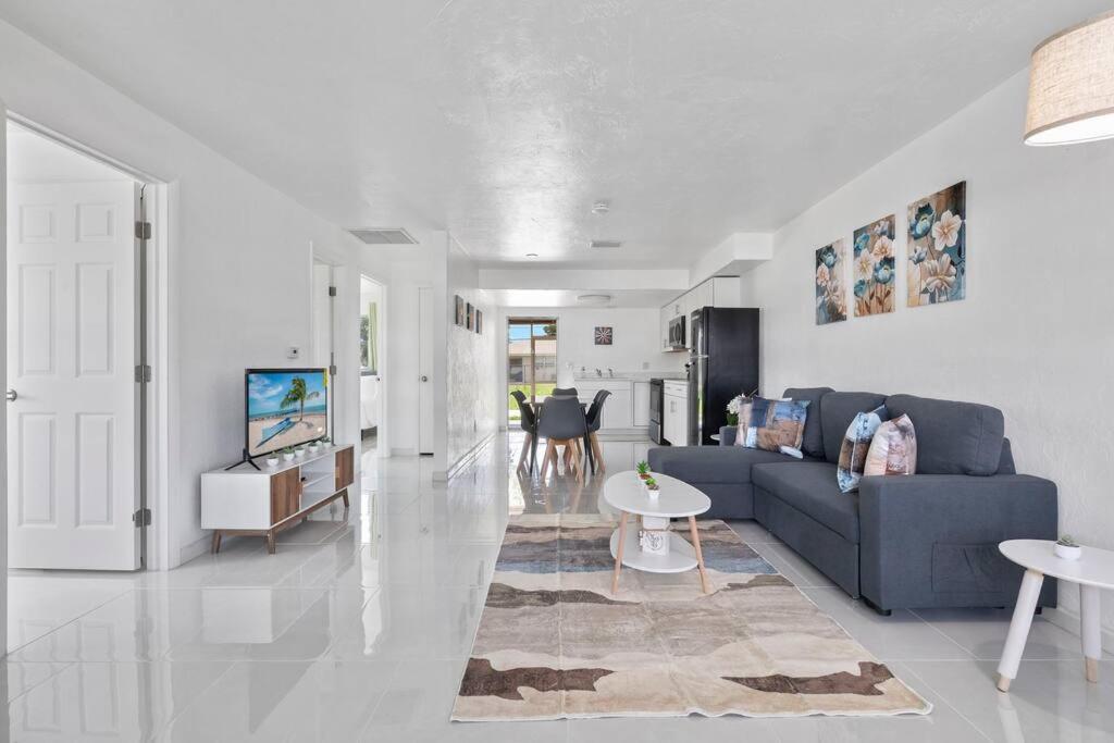 Location In Cape Coral! Apartment *