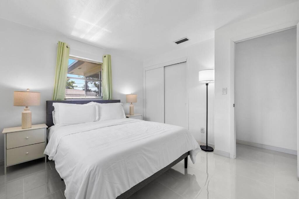 Location In Cape Coral! Apartment