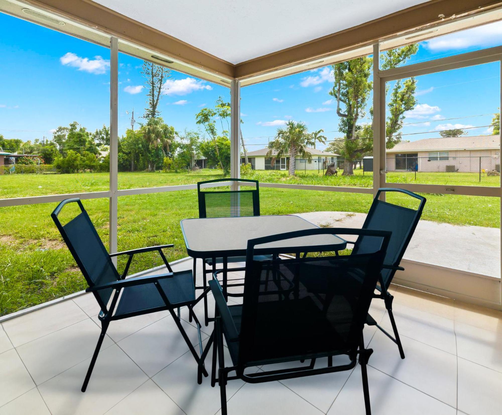 Apartment Location In Cape Coral! Cape Coral